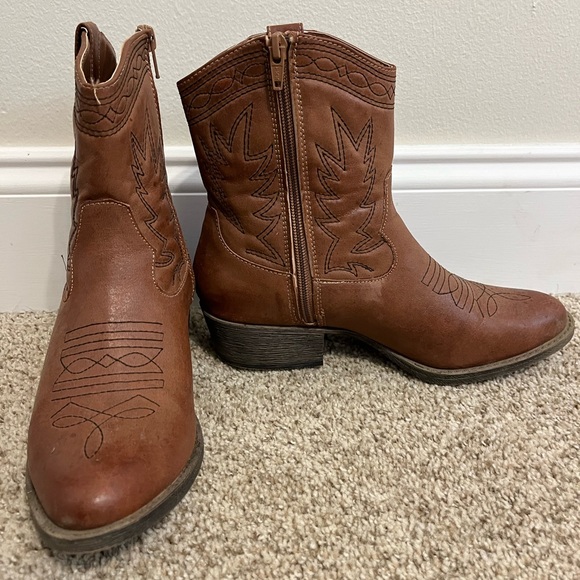 Coconuts by Matisse Shoes Coconuts By Matisse Boots Poshmark